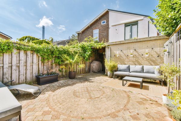 Courtyard Patio Service in Saint Petersburg